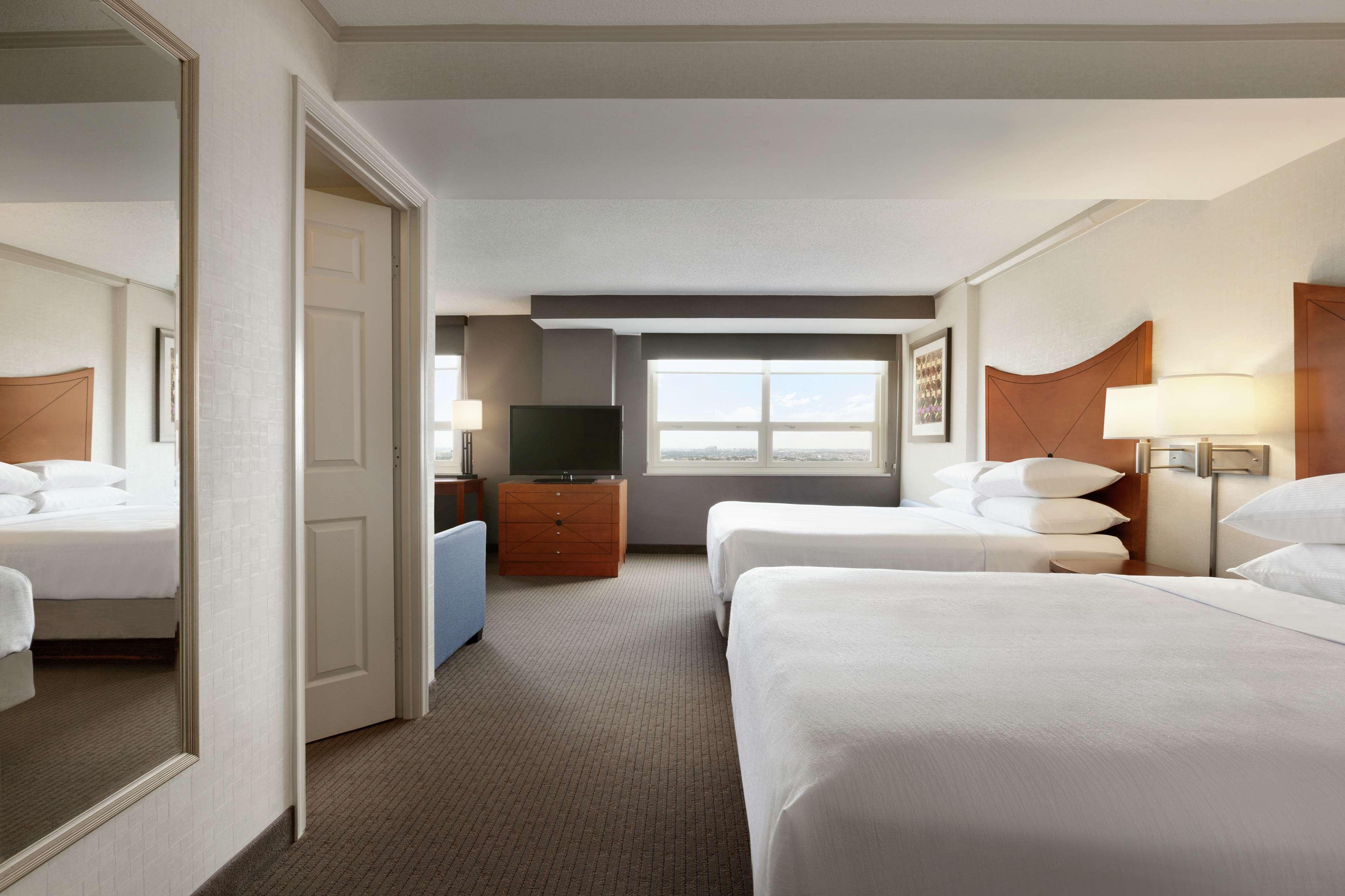 Embassy Suites Baltimore Inner Harbor Exterior foto